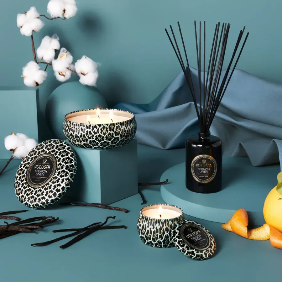 Voluspa Maison Noir Mini Tin geurkaars 25 uur, French Linen< Geurkaarsen & Aroma Diffusers
