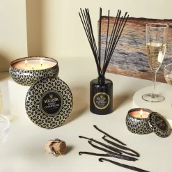 Voluspa Maison Noir Mini Tin geurkaars 25 uur, Crisp Champagne< Geurkaarsen & Aroma Diffusers