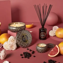Voluspa Maison Noir Mini Tin geurkaars 25 uur, Pink Citron Grapefruit< Geurkaarsen & Aroma Diffusers