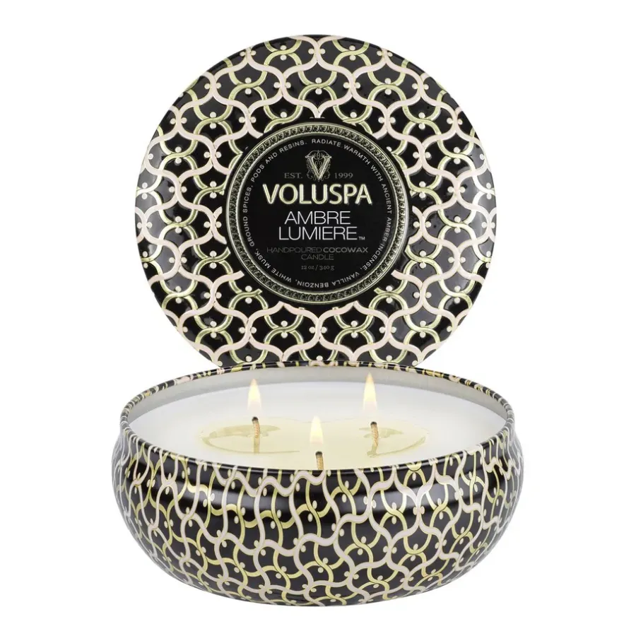 Voluspa Maison Noir 3-wick Tin geurkaars 40 uur, Ambre Lumiere< Geurkaarsen & Aroma Diffusers