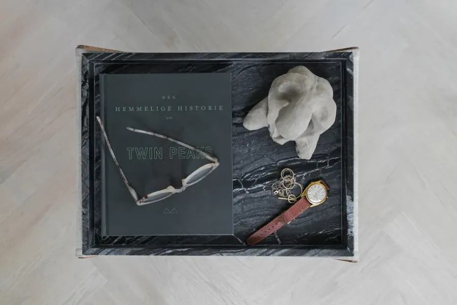 Mette Ditmer Marble decoratie dienblad large 30x40 cm, Black-grey< Decoratieve Accessoires|Decoratieve Dienbladen