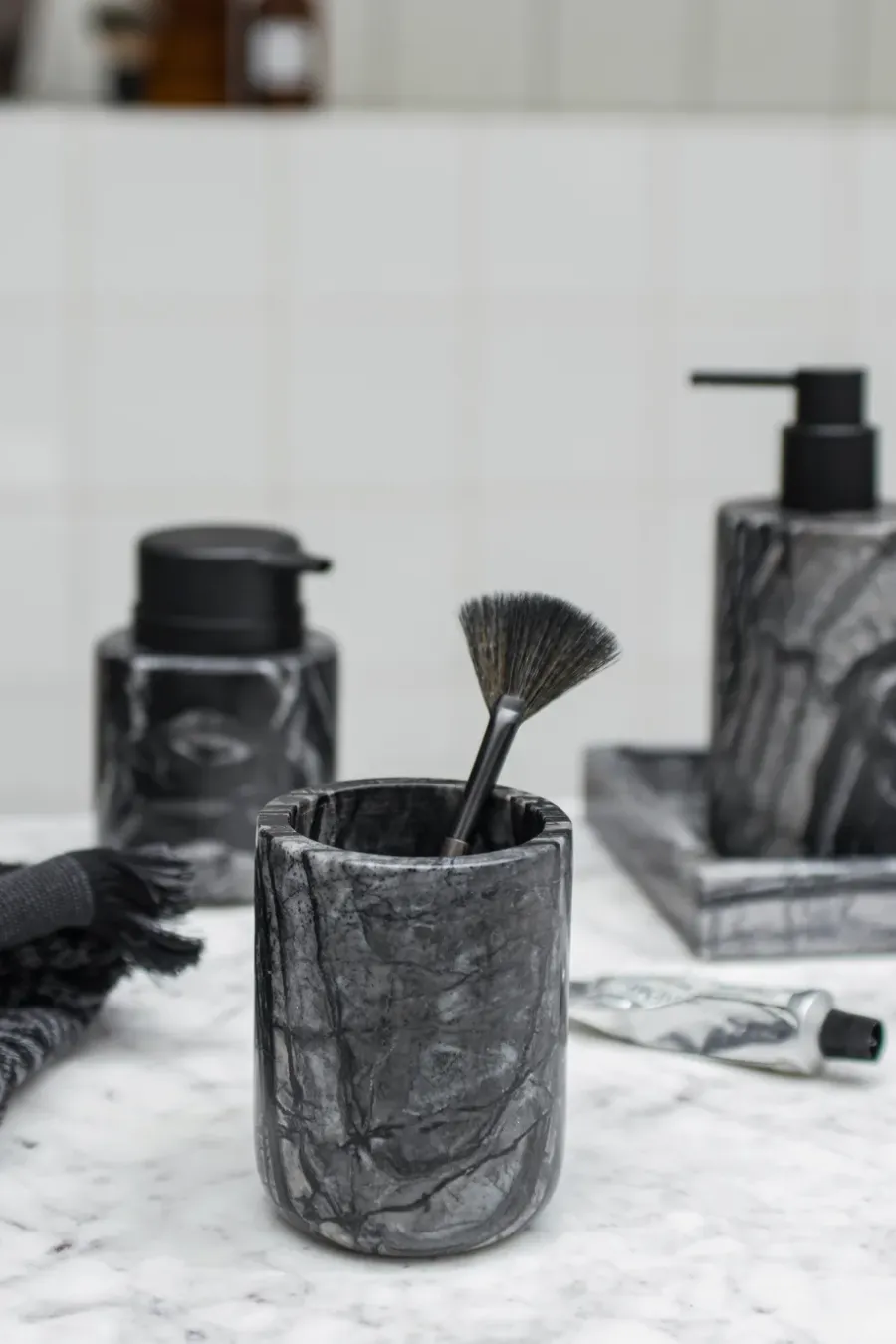 Mette Ditmer Marble tandeborstelbeker 10 cm, Zwart-grijs< Tandenborstelhouders