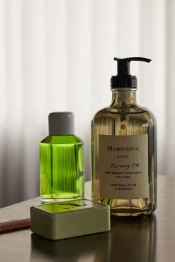 &Tradition Mnemonic MNC1 handzeep 375 ml, Turning turning tide< Zeep & Crèmes
