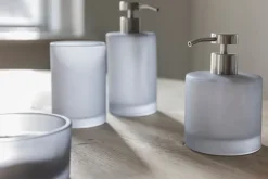 Mette Ditmer Modest zeepdispenser hoog, Dove blue< Zeepdispensers & Zeepschaaltjes