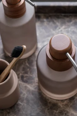 Mette Ditmer Modest zeepdispenser laag, Walnut< Zeepdispensers & Zeepschaaltjes