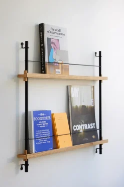 MOEBE tijdschriftstandaard, Oak-black< Tijdschriftenrekken