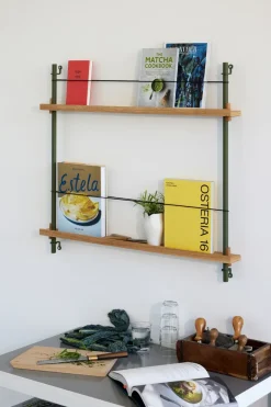 MOEBE tijdschriftstandaard, Smoked oak-green< Tijdschriftenrekken
