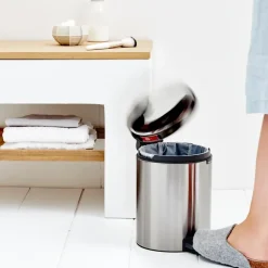 Brabantia New Icon pedaalemmer 5 liter, staal - mat< Pedaalemmers