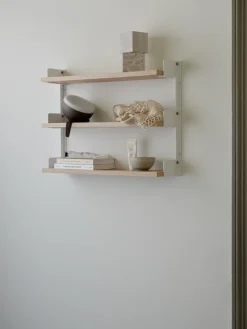 New Works Tea Shelf wandplank 46x62,5 cm, Eikenhout< Planken & Planksystemen