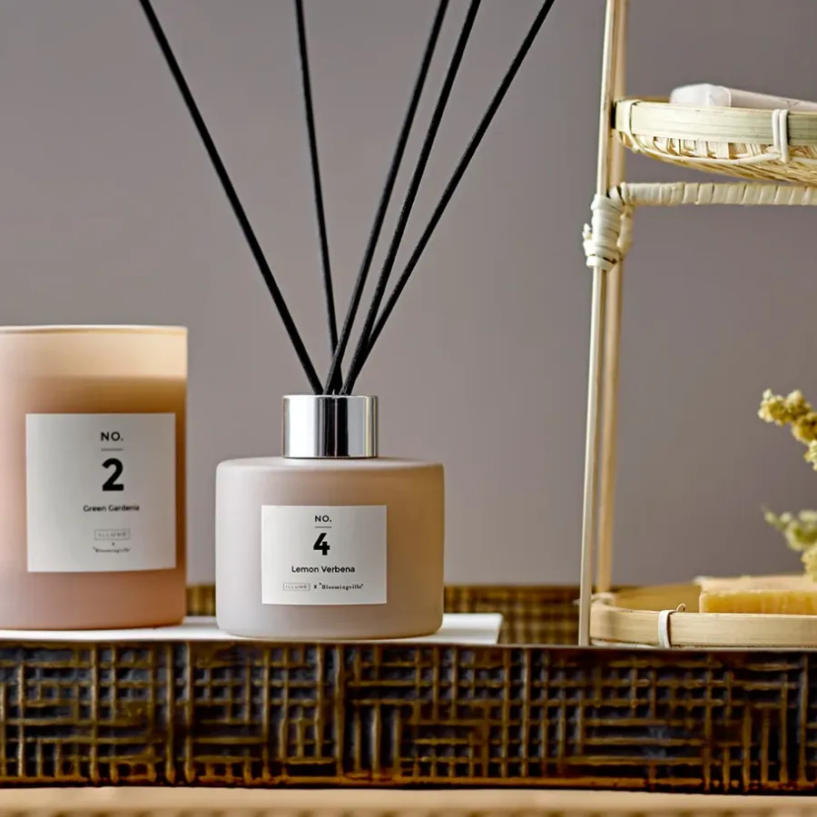 Illume x Bloomingville NO. 2 Green Gardenia geurkaars, 200 g + Giftbox< Geurkaarsen & Aroma Diffusers
