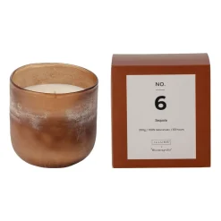 Illume x Bloomingville NO. 6 Sequoia geurkaars, 390 g + Giftbox< Geurkaarsen & Aroma Diffusers