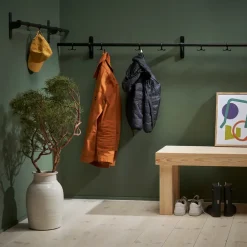 Essem Design Nostalgi Wandkapstok, walnoothout, aluminium frame< Kapstokken & Hangrekken
