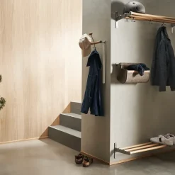 Essem Design Nostalgi Schoenenrek of hoedenplank, messing, zwart frame< Garderobehaken & Hoedenplanken