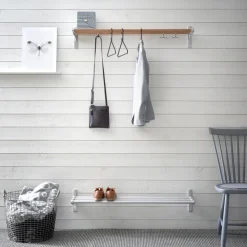 Essem Design Nostalgi Schoenenrek of hoedenplank, aluminium, zwart frame< Garderobehaken & Hoedenplanken