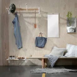 Essem Design Nostalgi Schoenenrek of hoedenplank, aluminium, zwart frame< Garderobehaken & Hoedenplanken