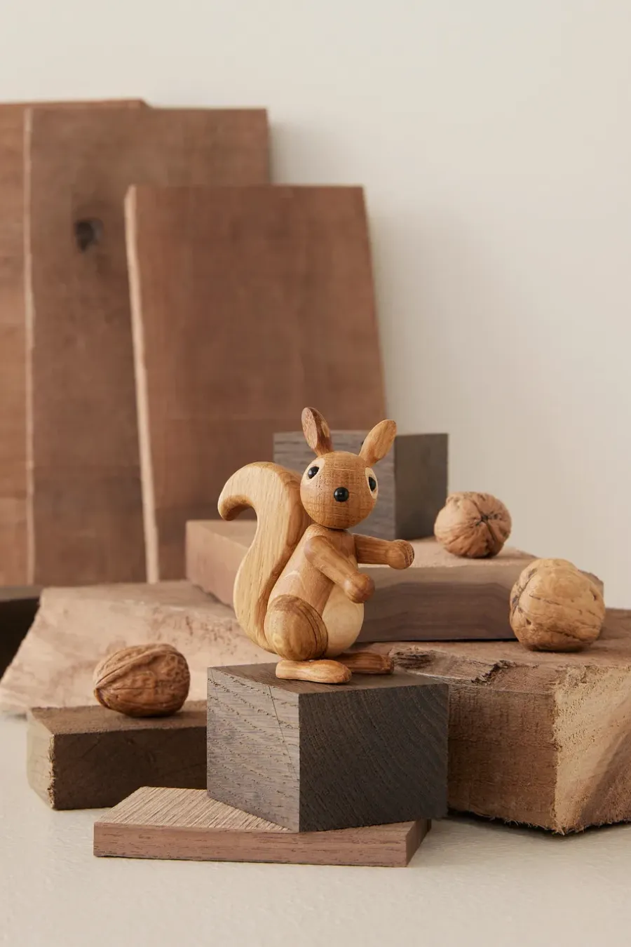 Spring Copenhagen Peanut eekhoornjong decoratie 8,5 cm, Eik< Houten Beelden