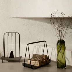 Ferm Living Port brandhoutmand, Zwart< Opbergmanden