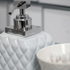 Lene Bjerre Portia zeepdispenser, wit-zilver< Zeepdispensers & Zeepschaaltjes
