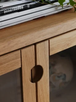Stolab Prio vitrinekast, Eikenhout naturel olie met verlichting< Kasten & Vitrines