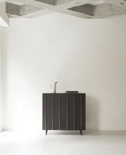 Normann Copenhagen Rib kast 96x98,5 cm, Soft Black< Kasten & Vitrines