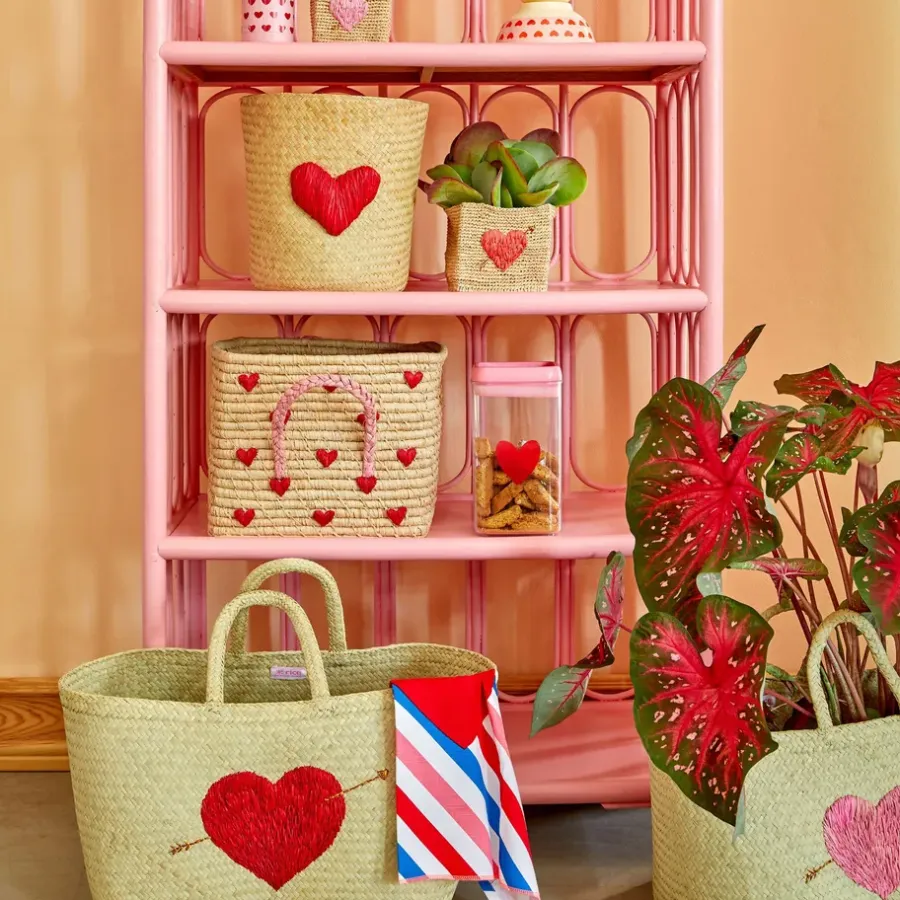 RICE raffiamand met handvat 30x30 cm, Red hearts< Opbergoplossingen Voor De Kinderkamer|Opbergmanden
