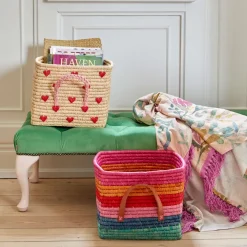 RICE raffiamand met handvat 30x30 cm, Red hearts< Opbergoplossingen Voor De Kinderkamer|Opbergmanden