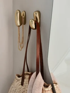 Broste Copenhagen Roberta haak 10x7 cm, Brass finish< Haken & Hangers