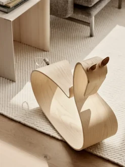 Fritz Hansen Rocking Horse hobbelpaard, Blank gelakte as< Kinderkamer Interieuraccessoires|Kinderkamer Interieuraccessoires