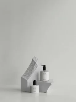 Blomus Satomi handlotion 300 ml, Fuji Tea< Zeep & Crèmes