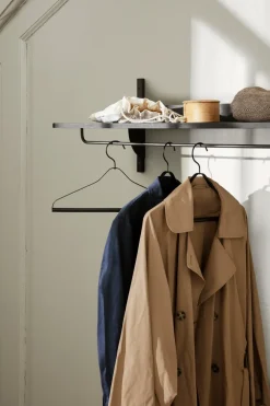 Ferm Living Sector plank met stang 37x87 cm, Black ash-black brass< Garderobehaken & Hoedenplanken