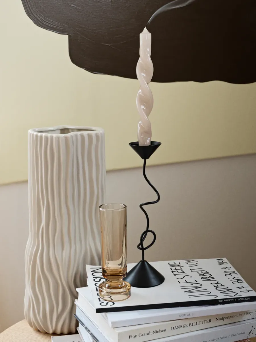 Broste Copenhagen Selma kandelaar 26,5 cm, Black< Kaarsenhouders & Kaarsenborden