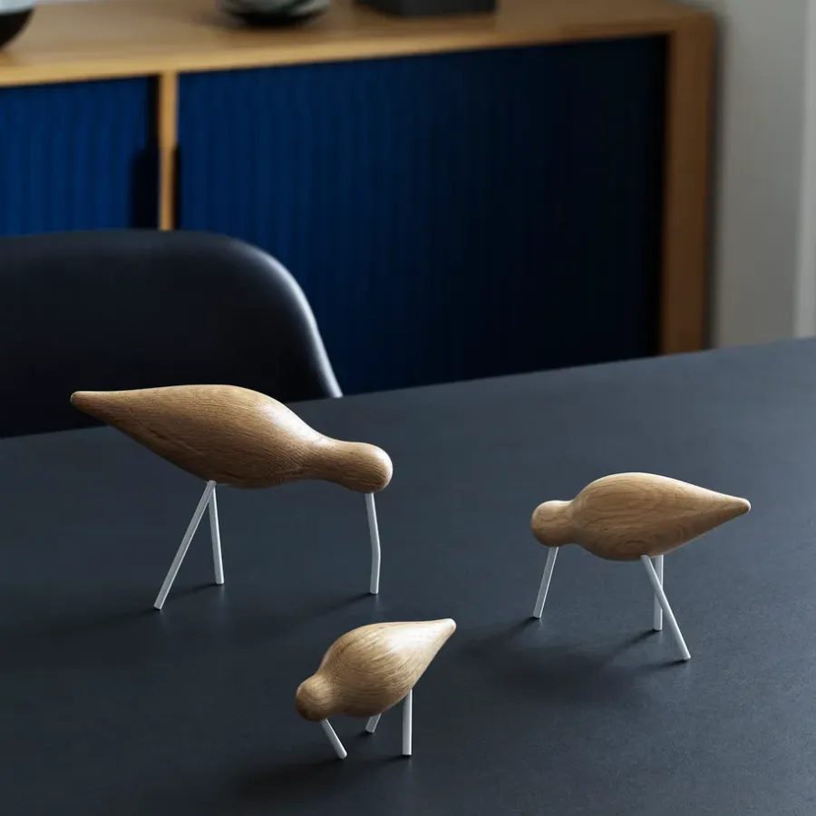 Normann Copenhagen Shorebird eikenhout-wit, middel< Houten Beelden
