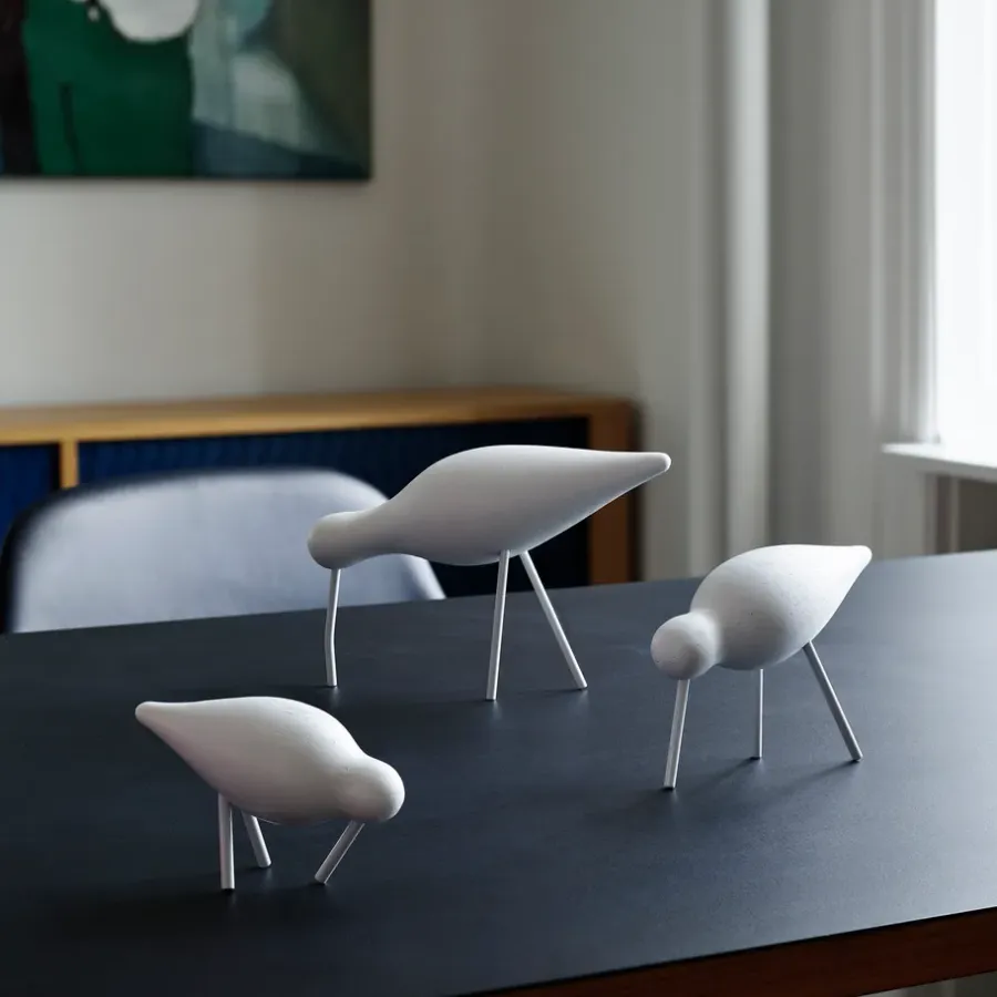 Normann Copenhagen Shorebird wit, middel< Houten Beelden