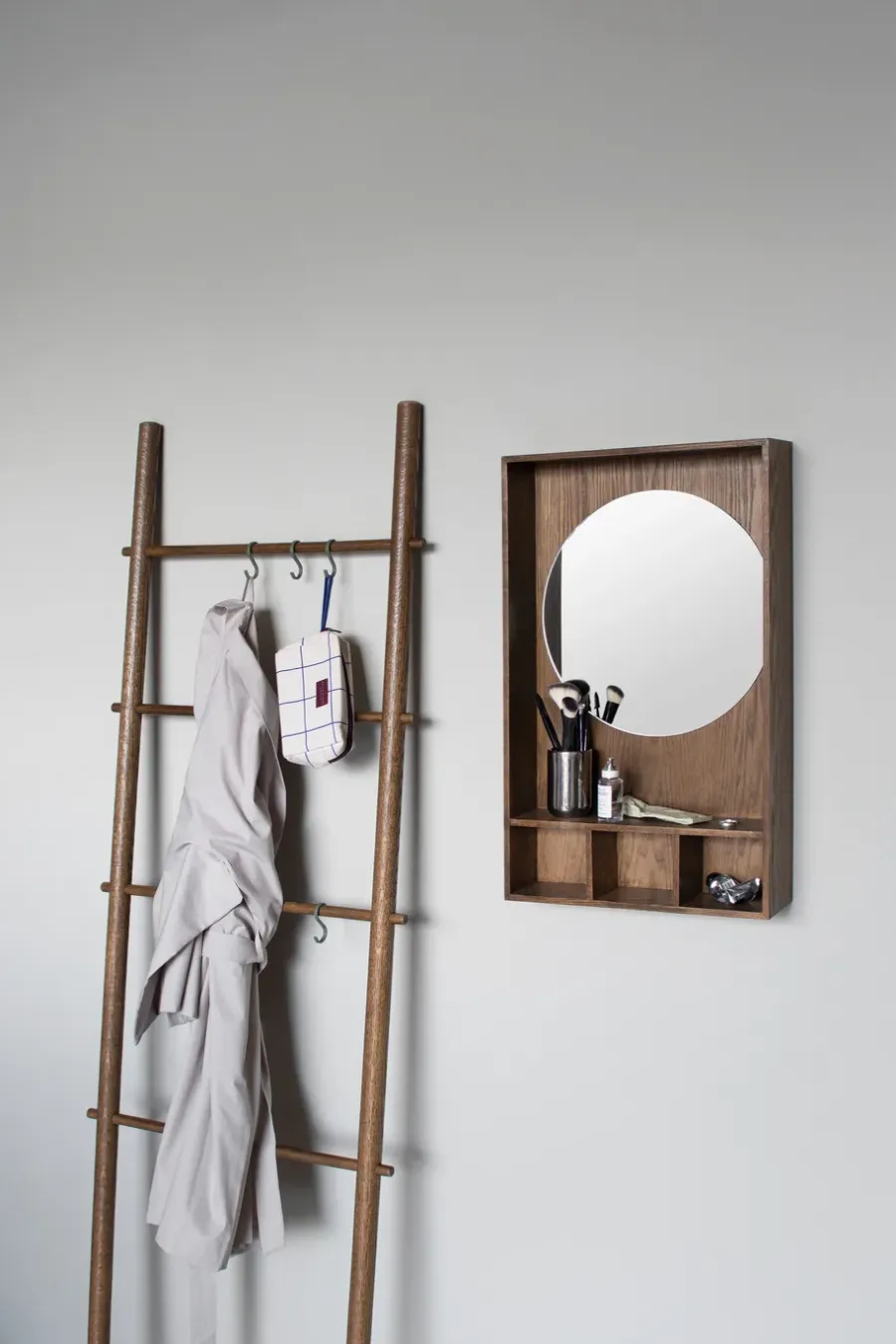 Mette Ditmer Show-me spiegel met plank small, Dark oiled< Wandspiegels