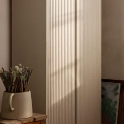 Ferm Living Sill Tall kast, cashmere< Kasten & Vitrines
