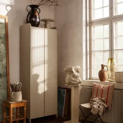 Ferm Living Sill Tall kast, cashmere< Kasten & Vitrines