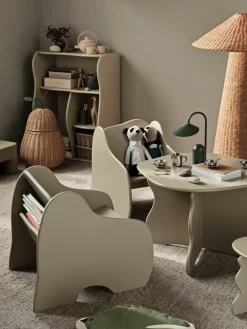 Ferm Living Slope boekenplank 66x95 cm, Cashmere< Planken & Planksystemen|Opbergoplossingen Voor De Kinderkamer