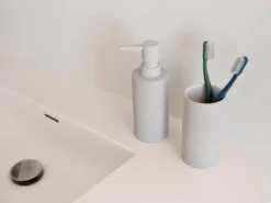Zone Denmark Solo zeepdispenser, Soft Grey< Zeepdispensers & Zeepschaaltjes