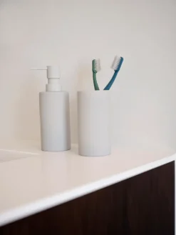 Zone Denmark Solo zeepdispenser, Soft Grey< Zeepdispensers & Zeepschaaltjes