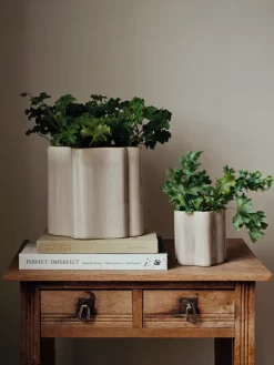 Broste Copenhagen Sonja plantenpot H:12 cm, Rainy Day Grey< Bloempotten