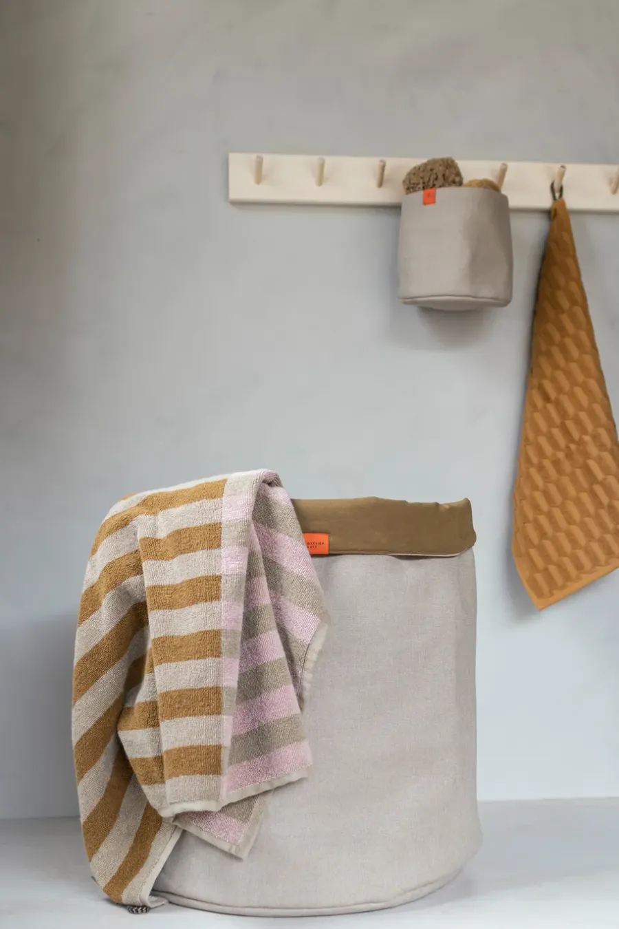 Mette Ditmer Sort It wasmand, Sand< Wasmanden