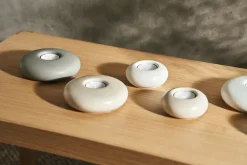 Scandi Living Stone waxinelichtjeshouder Ø13 cm, Wit< Kaarsenhouders & Kaarsenborden