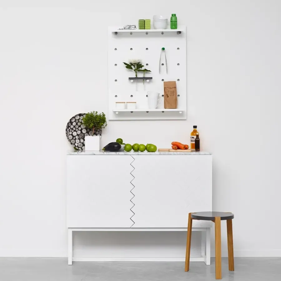 A2 Story Sideboard, wit, witmarmeren bovenkant, wit onderstel< Ladekasten & Dressoirs