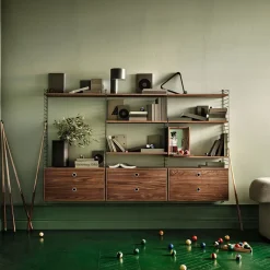 String klein kastelement, walnoot, binnenkant deur roestvrij staal, achterkant in spiegelglas< Kasten & Vitrines