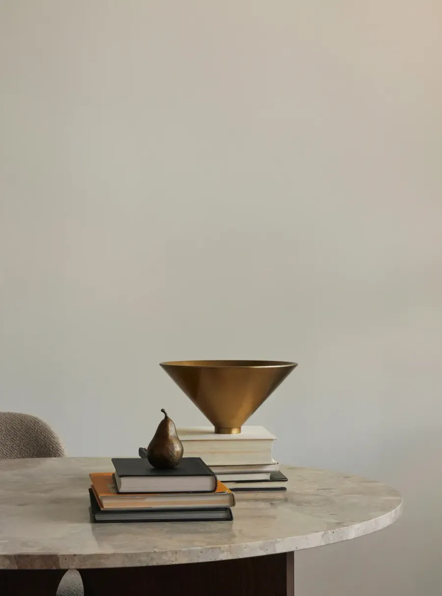 Audo Copenhagen Taupe kom Ø26 cm, Messing< Decoratieve Schalen
