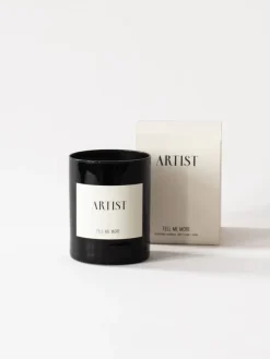 Tell Me More geurkaars 48 u, Artist< Geurkaarsen & Aroma Diffusers