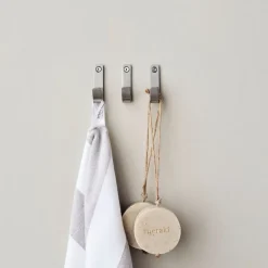 Meraki Thapsus haak 3-pack, Geborsteld staal< Haken & Hangers