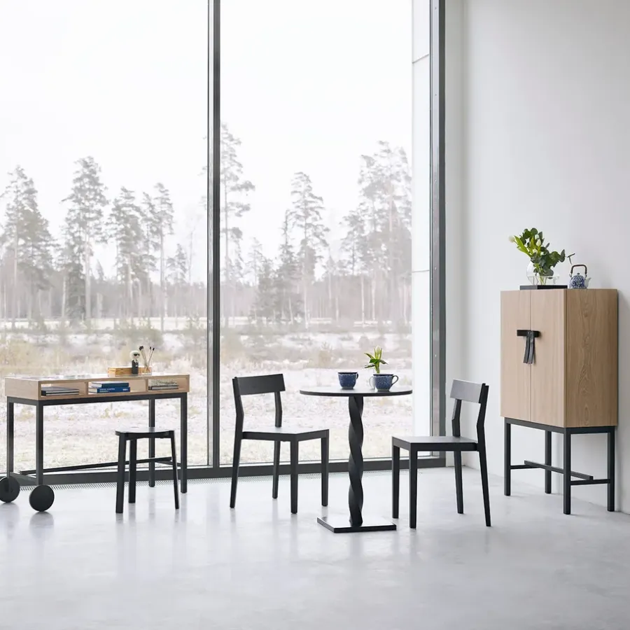 A2 The Bow kast, Witgeolied eiken-zwart< Kasten & Vitrines