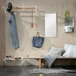 Essem Design Tillbakablick rechthoekige spiegel, zwart< Wandspiegels