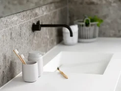 Zone Denmark Time zeeppompje 13 cm, Soft grey< Zeepdispensers & Zeepschaaltjes